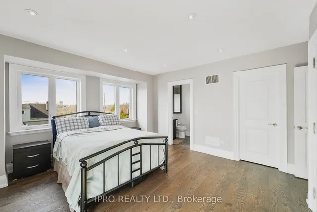 Additional image 26 of 55 Yorkdale Cres