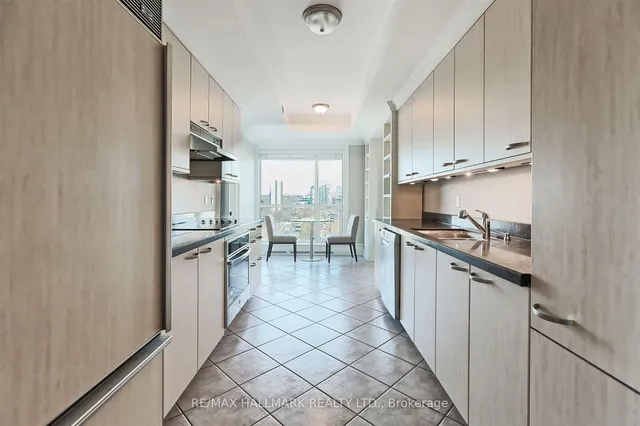 Additional image 19 of 38 Avenue Rd Unit 1201