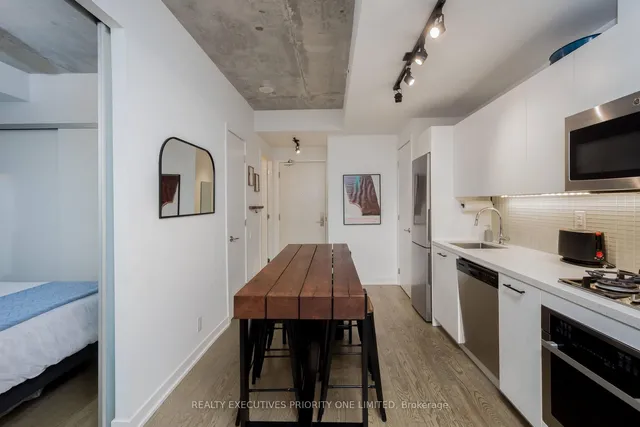 Additional image 6 of 39 Brant St Unit 309