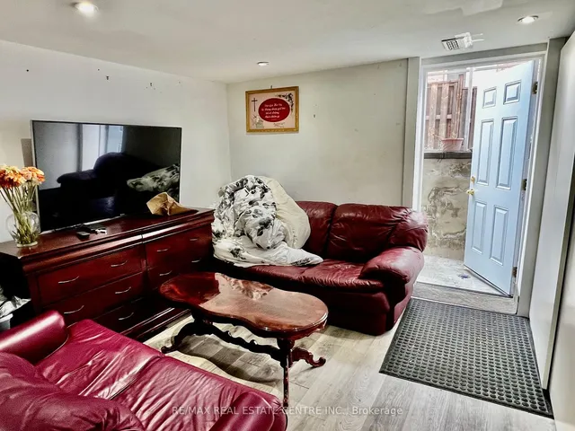 Additional image 8 of 115 Downsview Ave