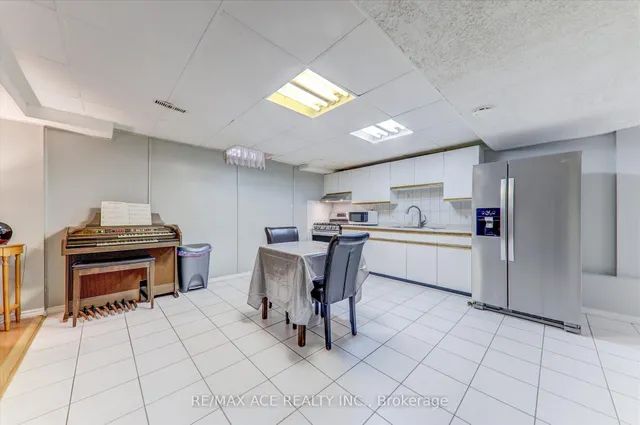 Additional image 29 of 17 Plumrose Blvd