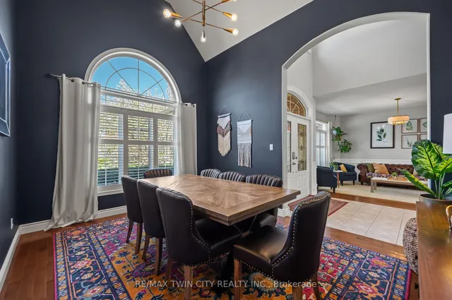 Additional image 12 of 533 Falconridge Cres