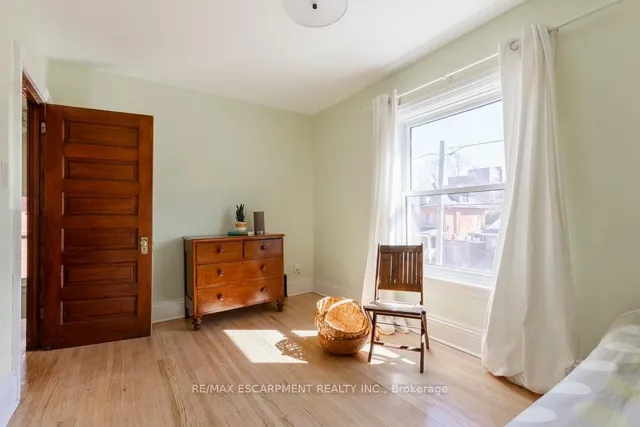 Additional image 26 of 24 Hyde Park Ave