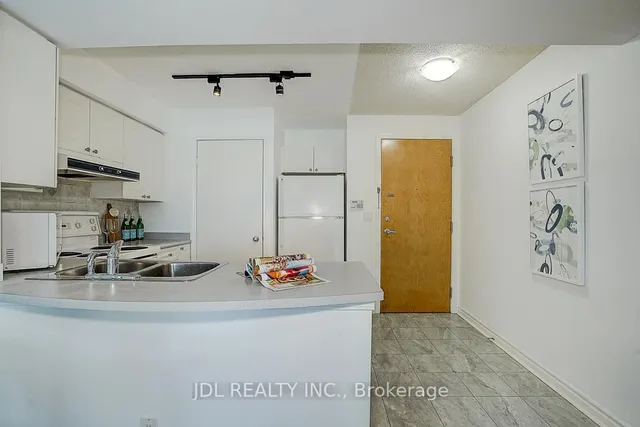 Additional image 7 of 600 Queens Quay Unit 711