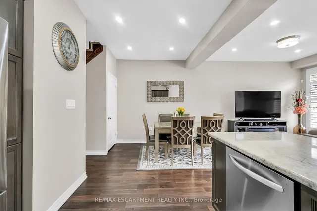 Additional image 17 of 8 Charleswood Cres