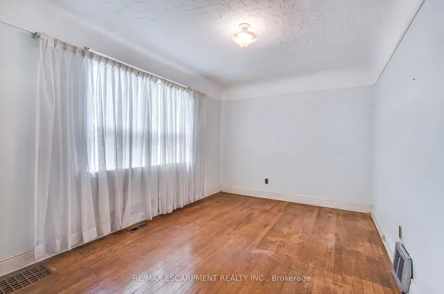 Additional image 17 of 48 Woodbridge Rd