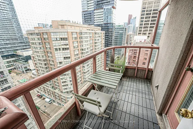 Additional image 16 of 736 Bay St Unit 1810