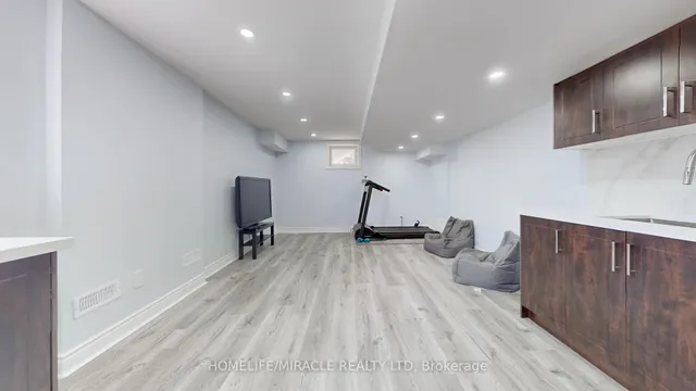 Additional image 38 of 33 Garryoaks Dr