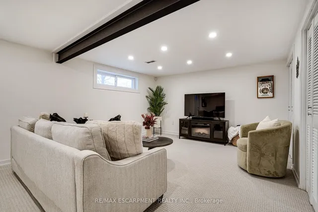 Additional image 36 of 157 LAURIER Ave