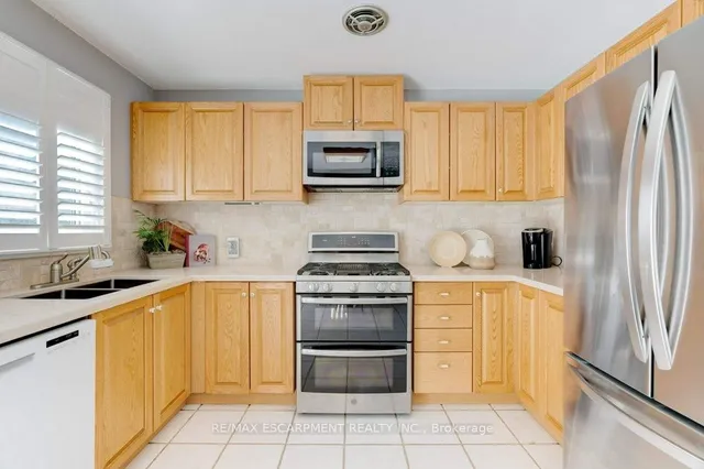 Additional image 11 of 137 Claudette Gate