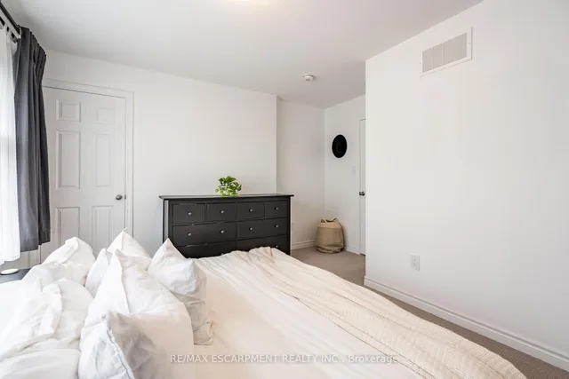 Additional image 29 of 219 Dundas St Unit 45