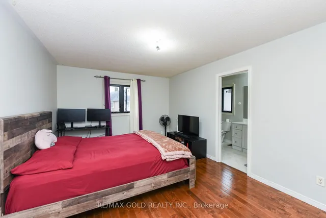 Additional image 28 of 17 Penguin Lane