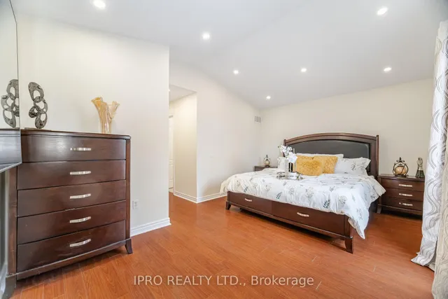 Additional image 23 of 803 Khan Cres