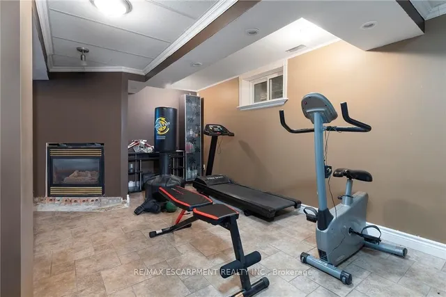 Additional image 17 of 63 Seneca Ave