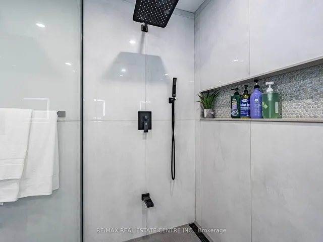 Additional image 35 of 302 Leacock Ave