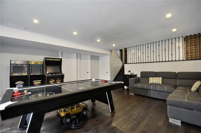 Additional image 25 of 3 Maxwell Dr