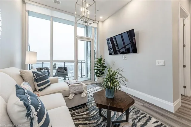 Additional image 23 of 60 Charles St Unit 2904