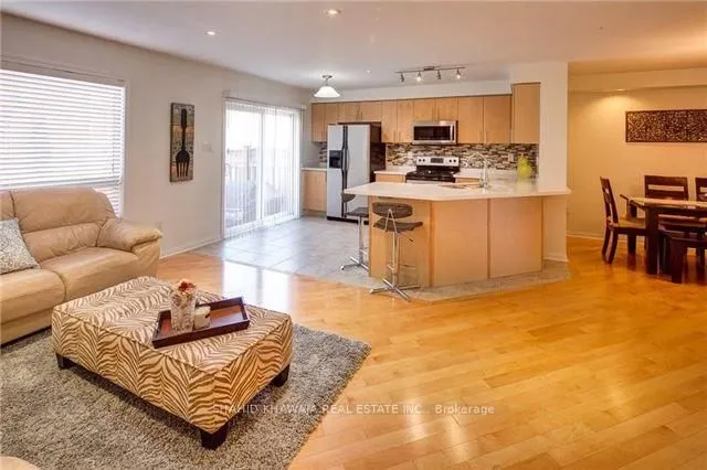 Additional image 3 of 841 Gifford Cres