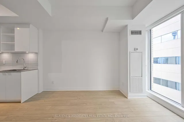 Additional image 8 of 543 Richmond St Unit 735