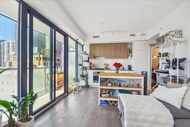 Additional image 24 of 161 Roehampton Ave Unit 1010