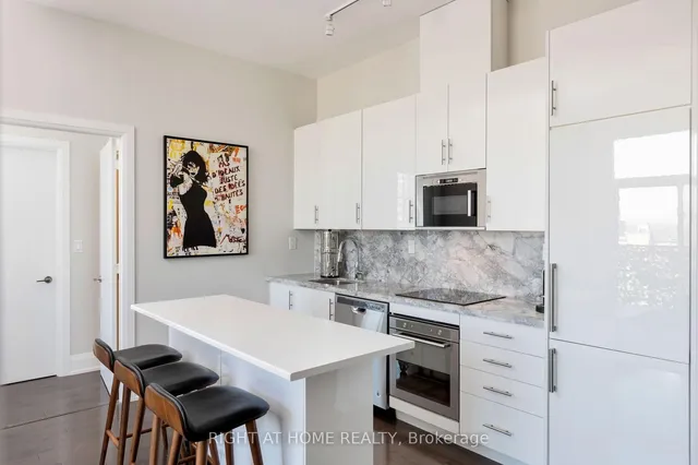 Additional image 7 of 460 Adelaide St Unit PH 216