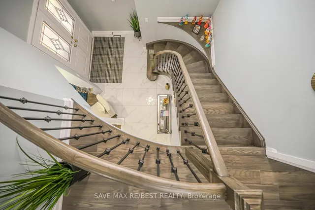 Additional image 23 of 29 Baccarat Cres