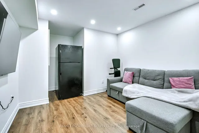 Additional image 24 of 4043 Gunby Cres