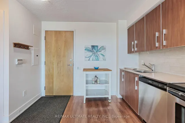 Additional image 4 of 1048 Broadview Ave Unit 1604