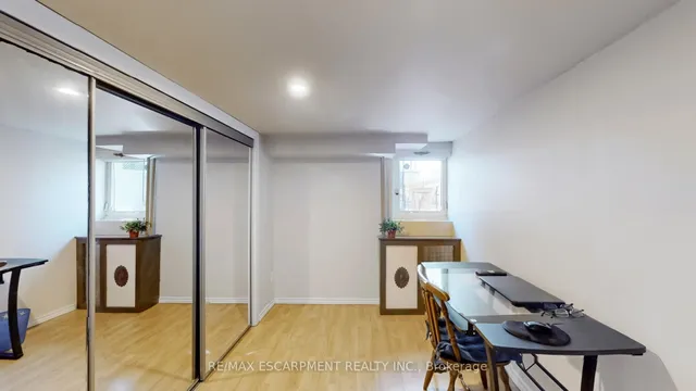 Additional image 35 of 527 Victoria Park Ave