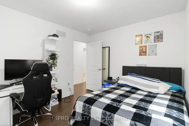 Additional image 32 of 486 Bergamot Ave