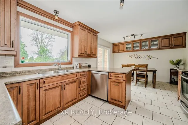 Additional image 11 of 11 COACHMAN Cres