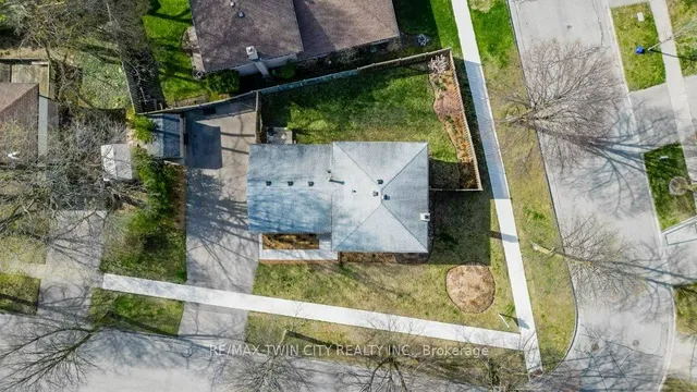 Additional image 4 of 111 Martinglen Cres
