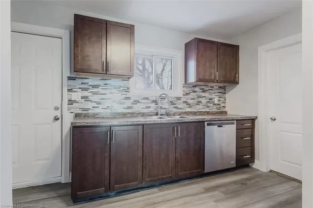 Additional image 23 of 31 Biggar Ave