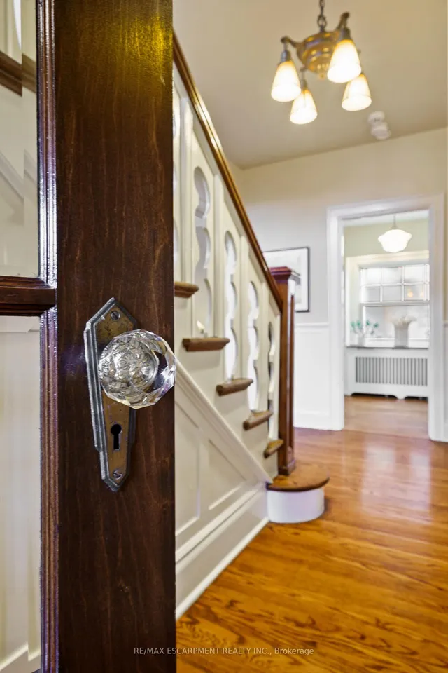 Additional image 3 of 2 Oak Knoll Dr