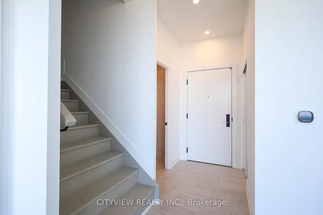 Additional image 2 of 270 Dufferin St Unit PH4