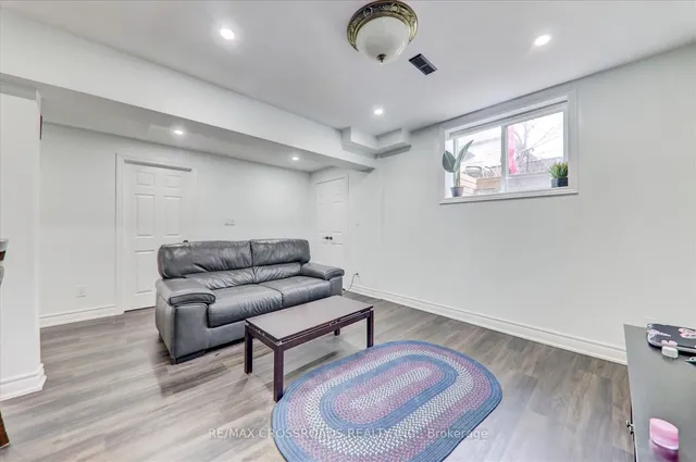 Additional image 29 of 37 Denim Dr