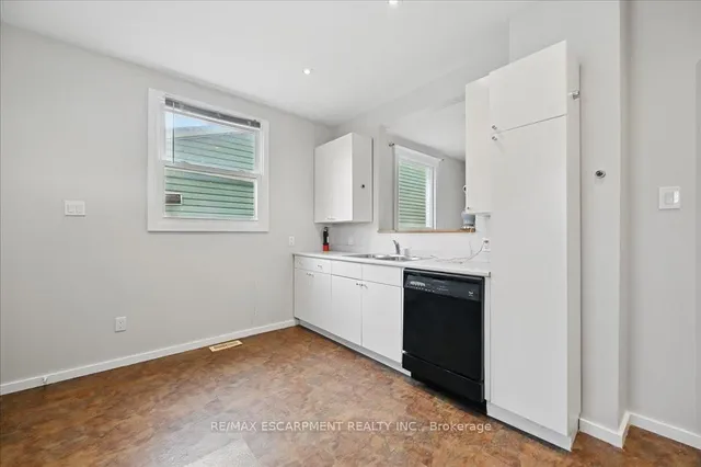 Additional image 13 of 15 Huron St