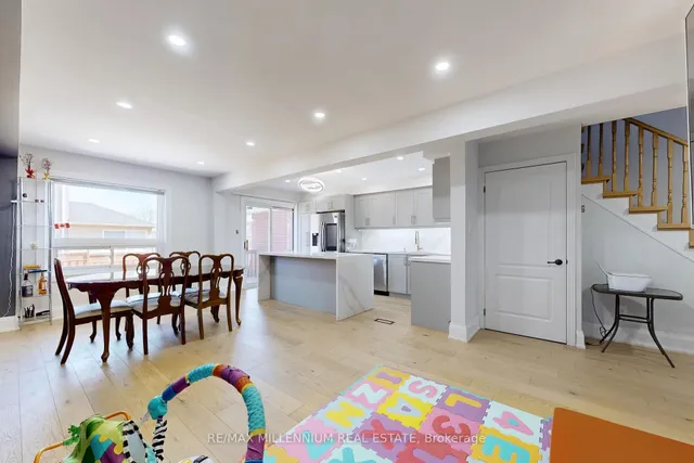 Additional image 8 of 572 Lumberton Cres