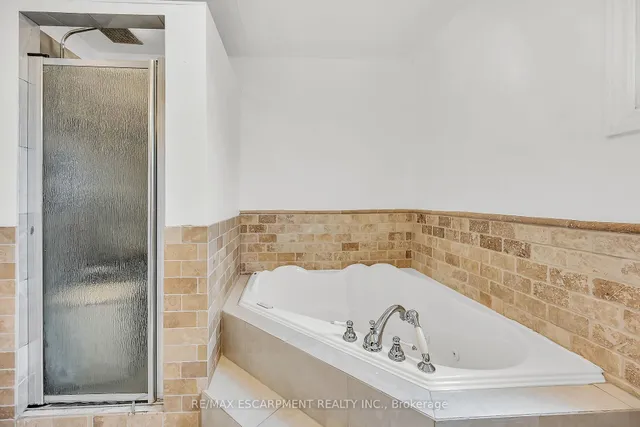 Additional image 28 of 707 Upper Wentworth St