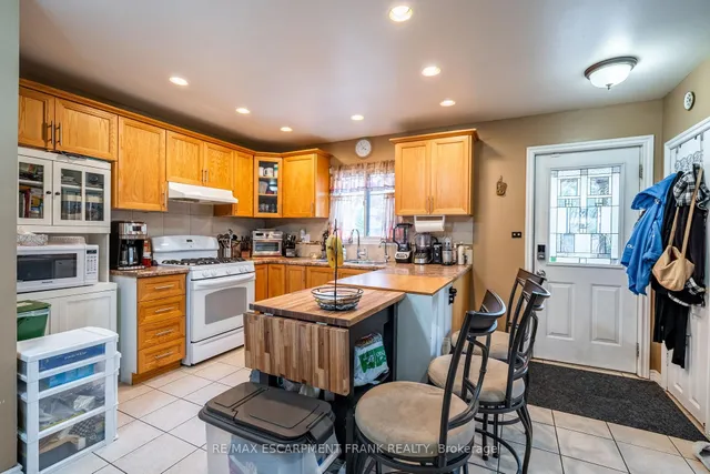 Additional image 10 of 12 Rossmore Ave