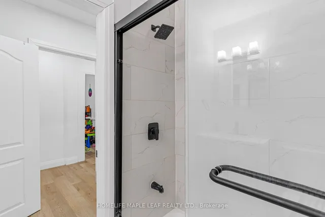 Additional image 33 of 292 Woodward Ave