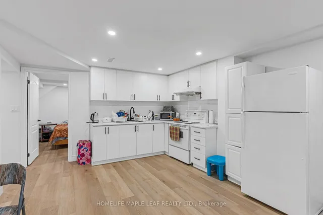 Additional image 42 of 292 Woodward Ave