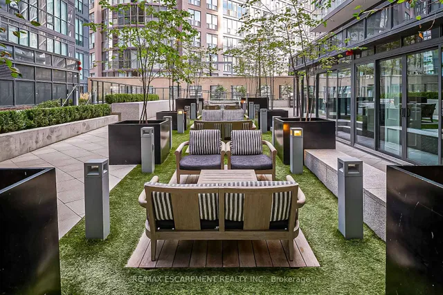 Additional image 34 of 955 BAY St Unit 1809