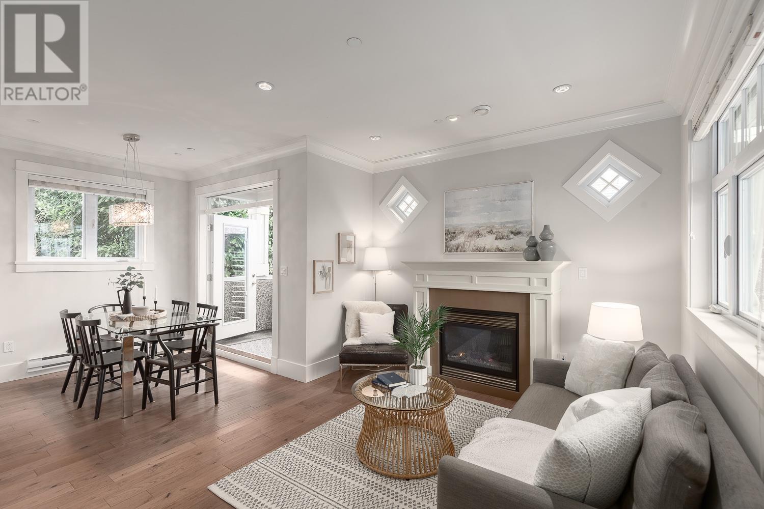 1828 WOODLAND DRIVE|Vancouver, British Columbia V5N3N7