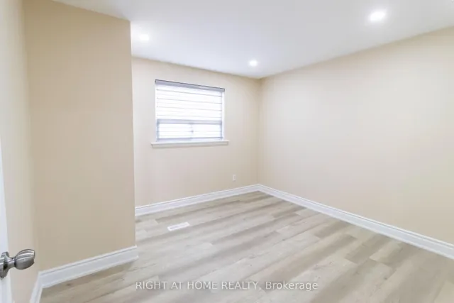 Additional image 25 of 36 Flamingo Cres