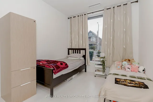 Additional image 30 of 415 Main St Unit 105