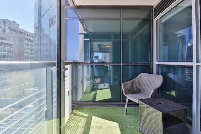 Additional image 18 of 386 Yonge St Unit 1607