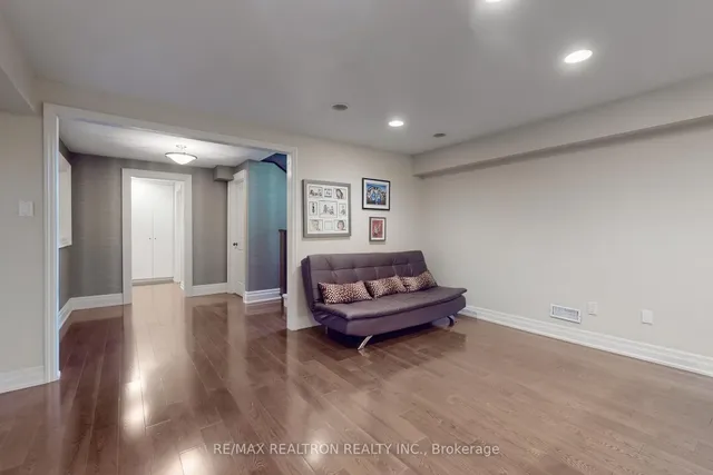 Additional image 37 of 4 Zaharias Crt