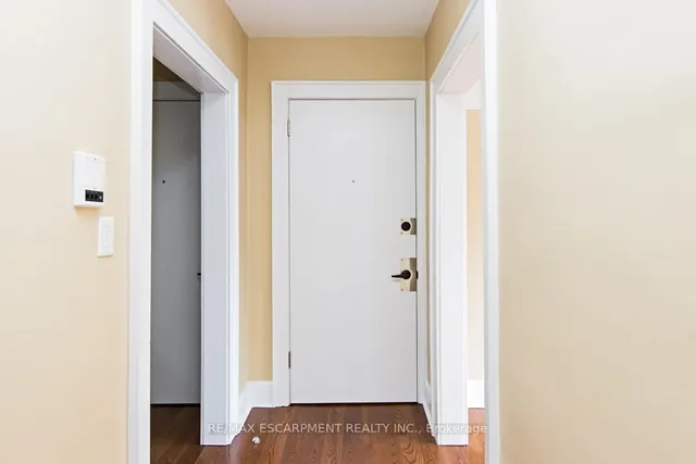 Additional image 5 of 362 John St Unit 4