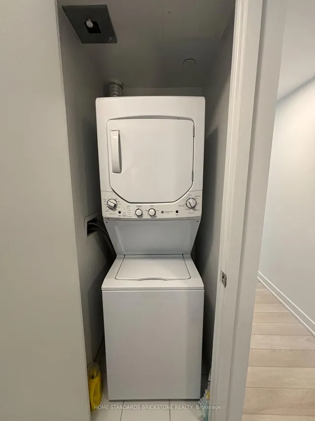 Additional image 20 of 39 Roehampton Ave Unit 609